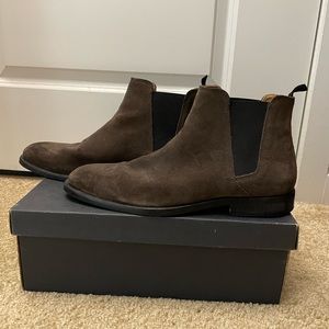 Chelsea boots